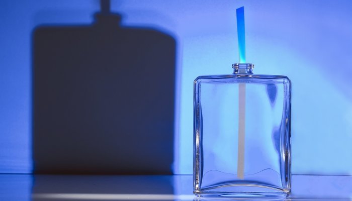 An invisible varnish for better protected fragrances and cleaner formulations