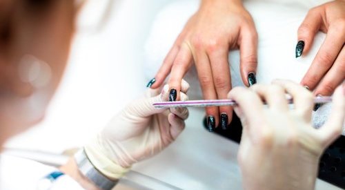 Boosté par les réseaux sociaux, le nail art attire les entrepreneuses françaises