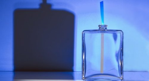 An invisible varnish for better protected fragrances and cleaner formulations